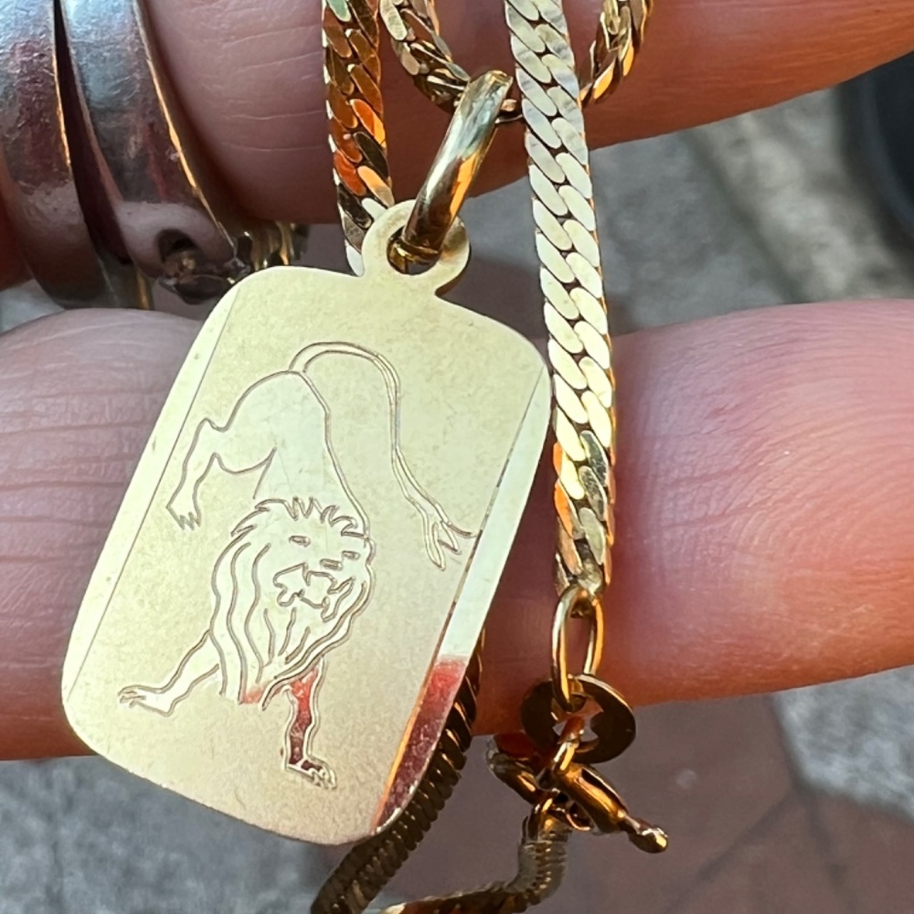 VINTAGE 14K YELLOW GOLD LEO ZODIAC PENDANT WITH CHAIN NECKLACE MADE IN ITALY